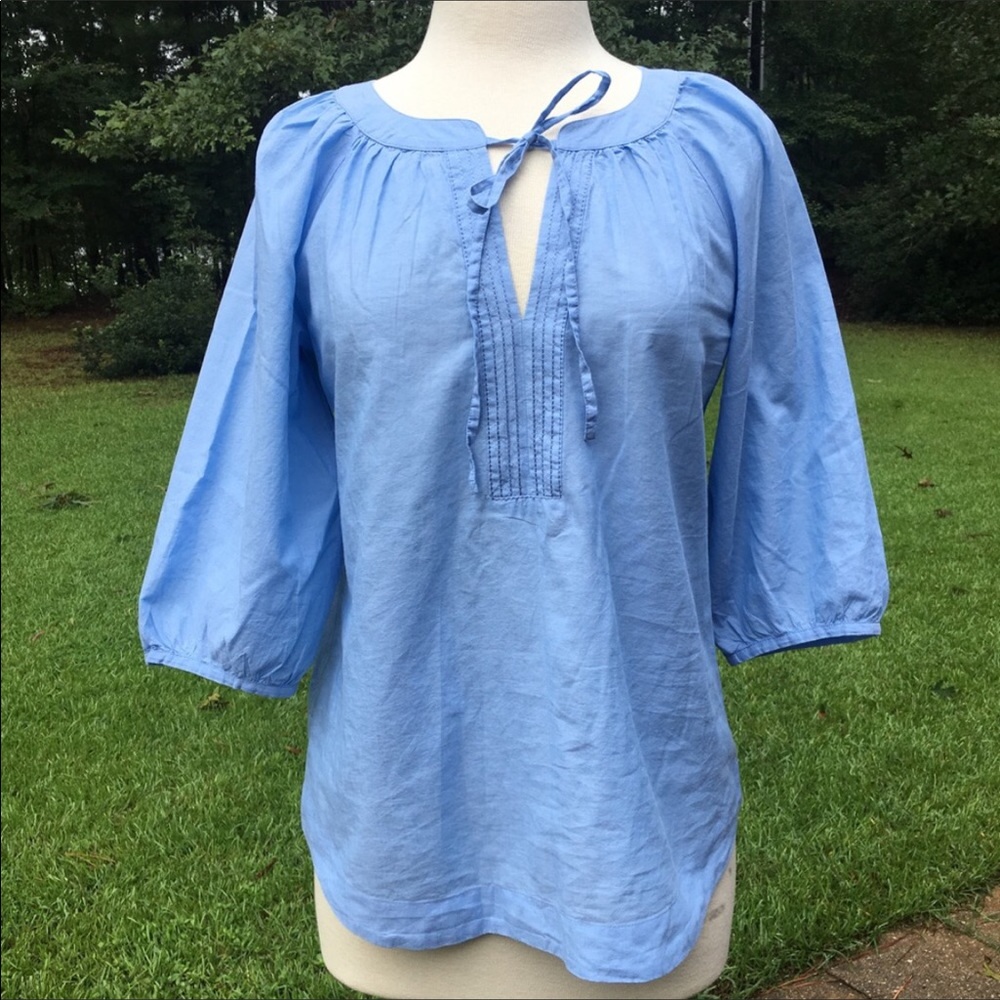 Perfect little chambray top!!